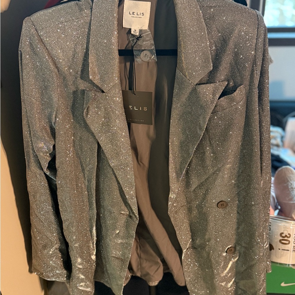 Le Lis NWT Shimmering Silver Women's Blazer - Picture 2 of 5